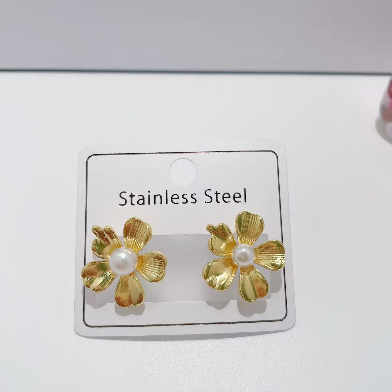 Gold Flower Pearls with Earrings