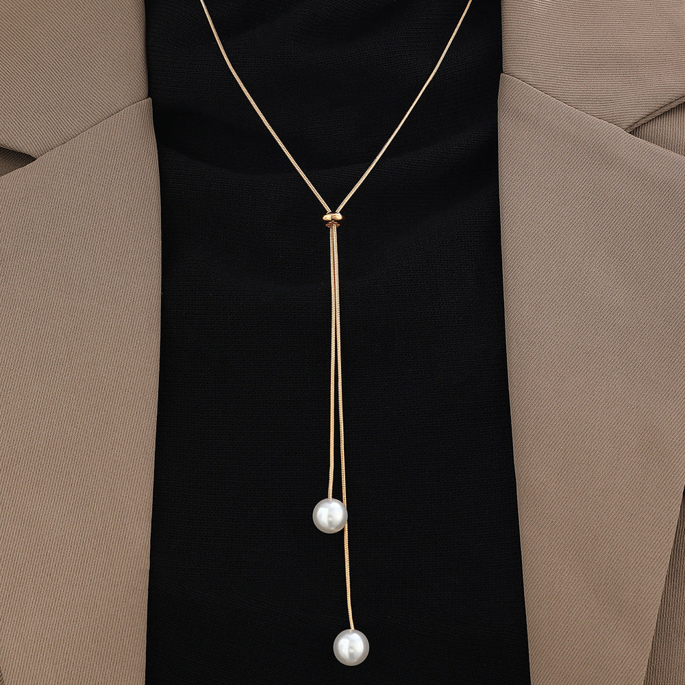 Pull-out  pearl necklace