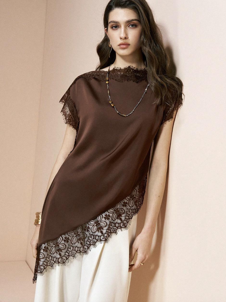 Lace stitching sleeveless top