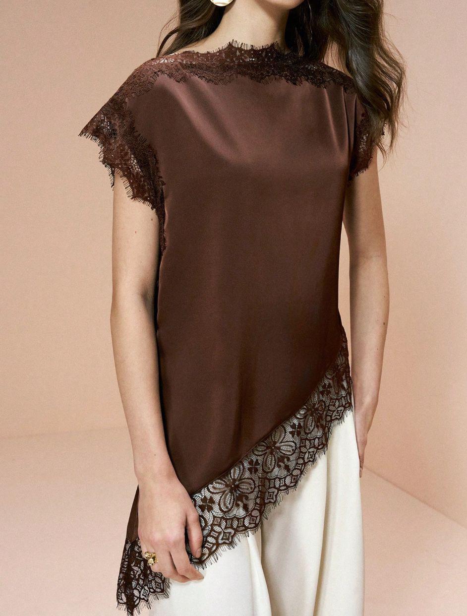 Lace stitching sleeveless top
